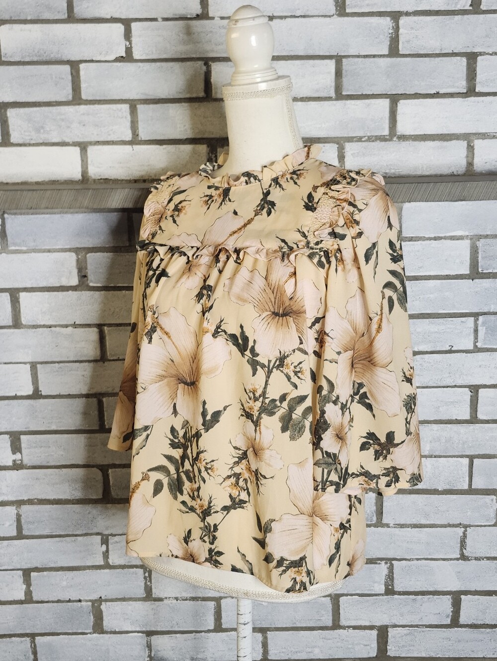 • Happy x Nature Women's 3/4 Sleeve Ruffle Floral Blouse Top Size Small Peach